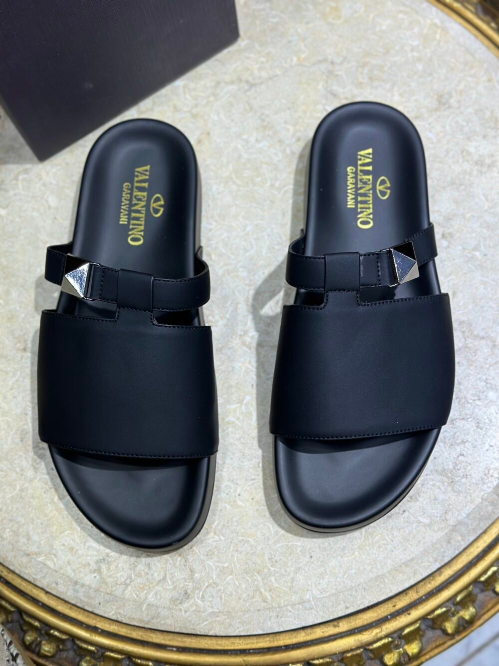 Valentino Sandales